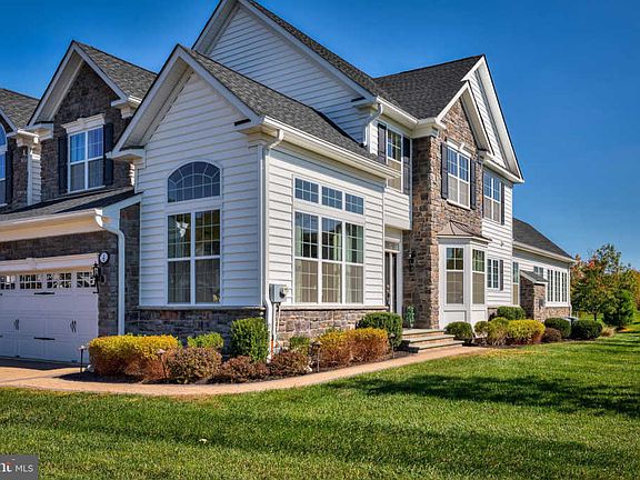 2nd image of 4 Brown Ln