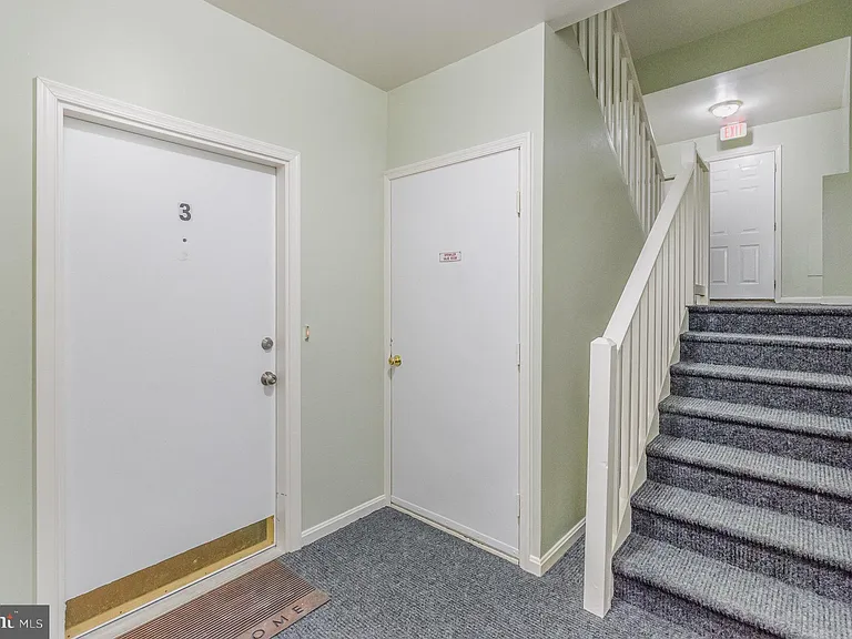 100 Grosvenor Ln #3 — Photo 4