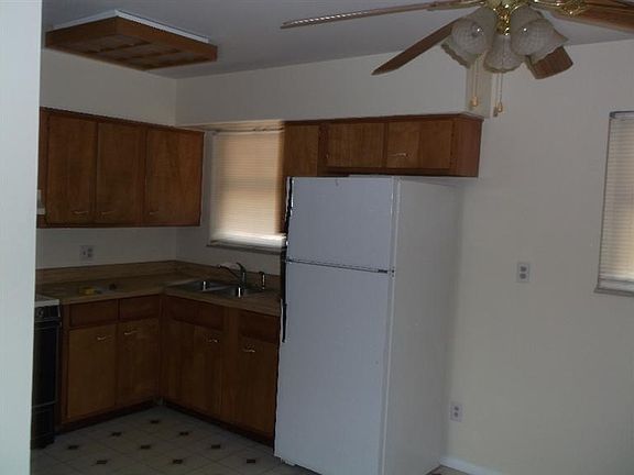 4th image of 2446 Lysle Ln