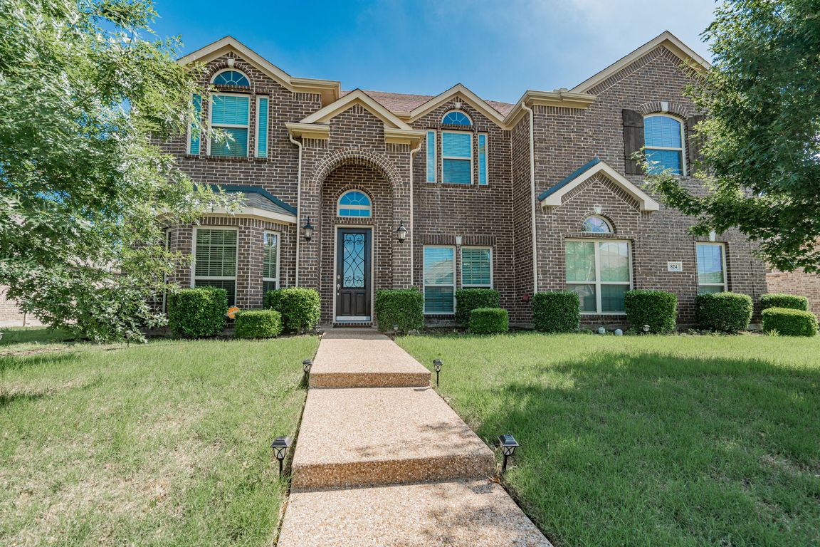 two-story-brick-home-exterior-824-regal-bluff-lane-desoto-tx.jpg.jpg