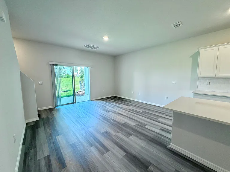 12813 SW Forli Way — Photo 7