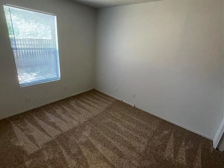 2033 Redwing Way — Photo 8