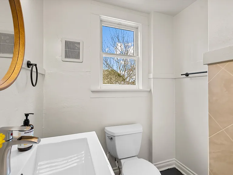 7015 N Greeley Ave #B — Photo 35