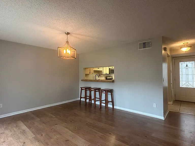 1532 N Carolwood Blvd — Photo 24