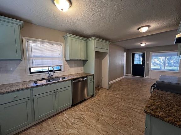 3rd image of 827 NW 31st St
