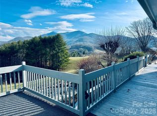 220 Grand View Ln, Burnsville, NC 28714