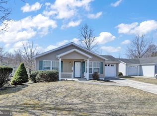852 Trestle Ct, Pine Grove, PA 17963