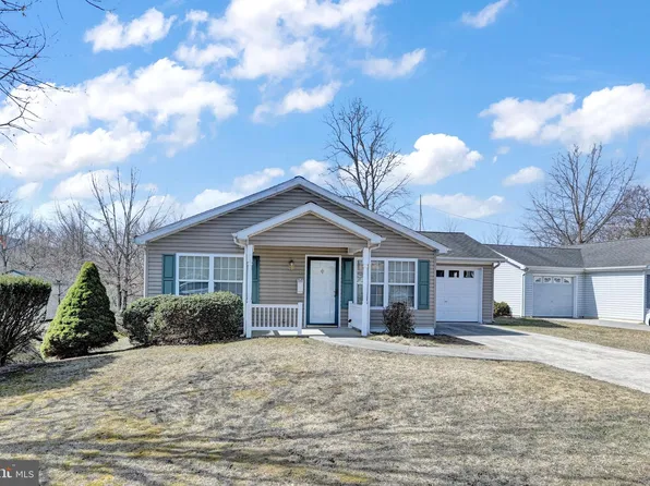 852 Trestle Ct, Pine Grove, PA 17963