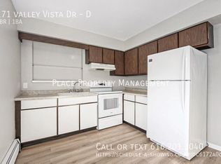 171 Valley Vista Dr APT D, Lowell, MI 49331