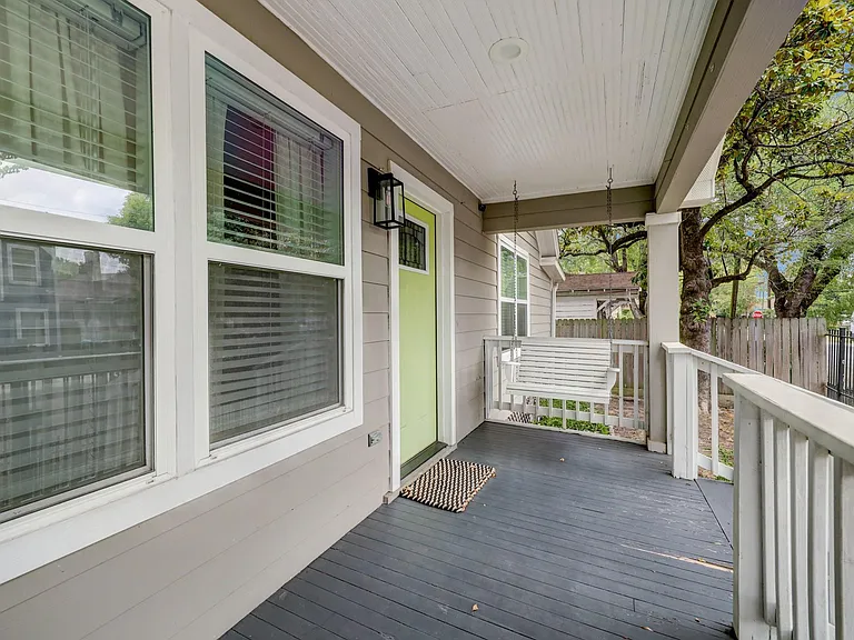 4801 Avenue H — Photo 3