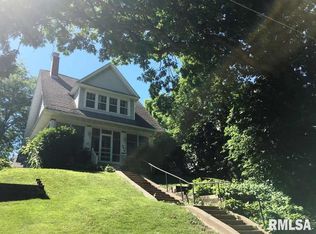 136 N Fernwood Ave, Davenport, IA 52803