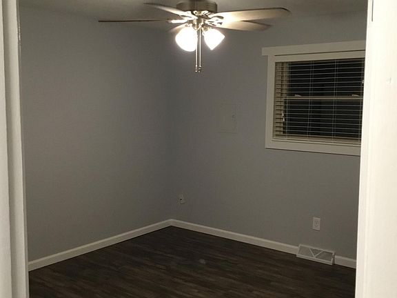 dining room (in kitchen)