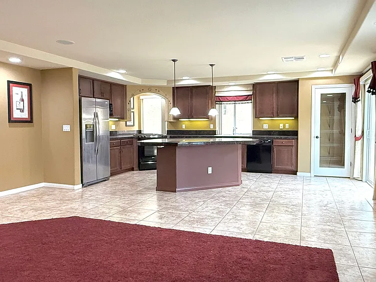 6825 Philharmonic Ave — Photo 12