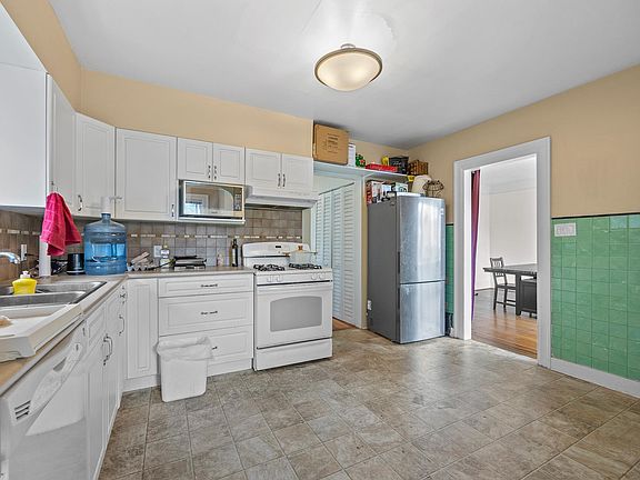 5th image of 3579 W 18th Ave