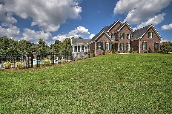 2nd image of 1106 Sussex Dr
