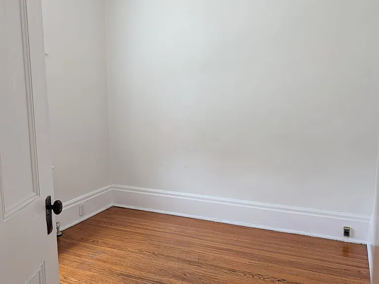 52 Wellington St S #2 — Photo 10