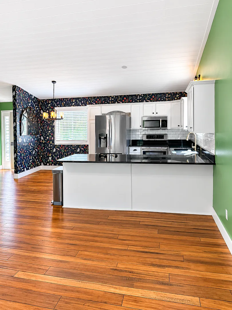 Beautiful 3 Bedroom/2bath House For Lease — Photo 2