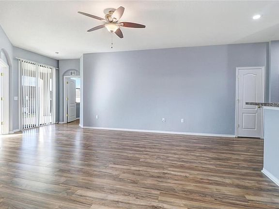 5th image of 8227 Woodvine Cir