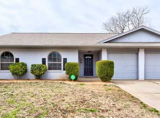 609 N Bouziden Pl, Moore, OK 73160