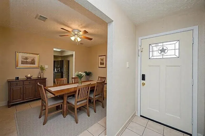 3 bed, 2.0 bath, 2014 sqft, $1,850 — Photo 3
