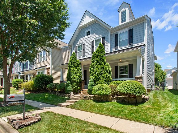3rd image of 10421 Royal Winchester Dr