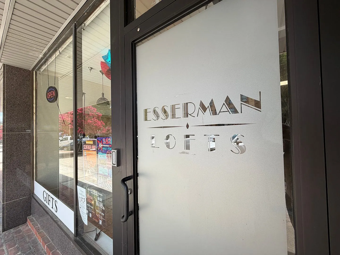 425 Broad St — Photo 3