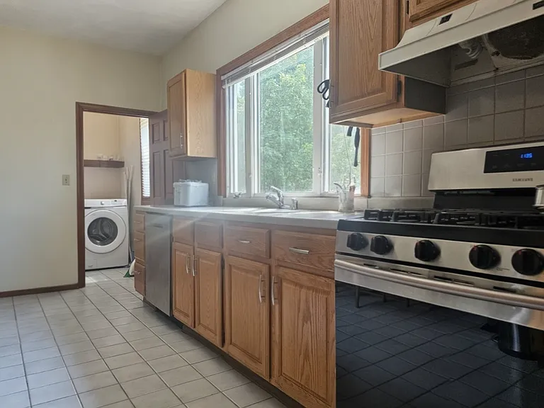 51 Elm St #2 — Photo 2