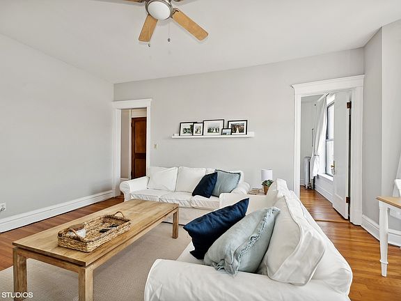 5th image of 739 W Wellington Ave #3