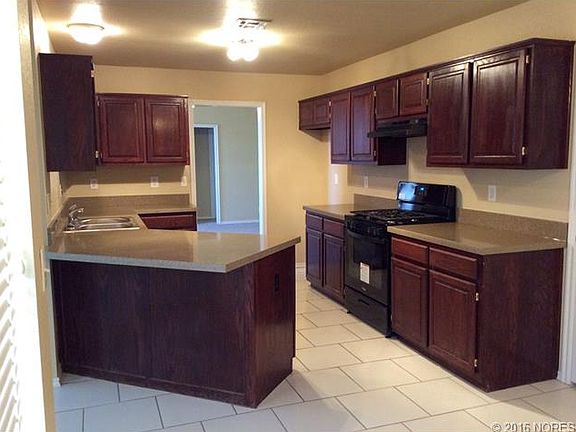 2nd image of 13788 S Oak Pl E