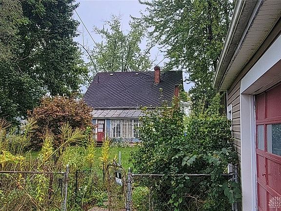 5th image of 618 E 3rd St
