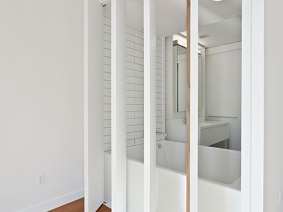 4th image of 15 William St #28D*