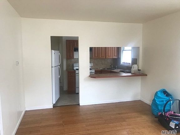 4th image of 77 Albemarle Ave