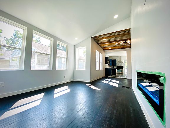 3rd image of 2826 N Chester Ave