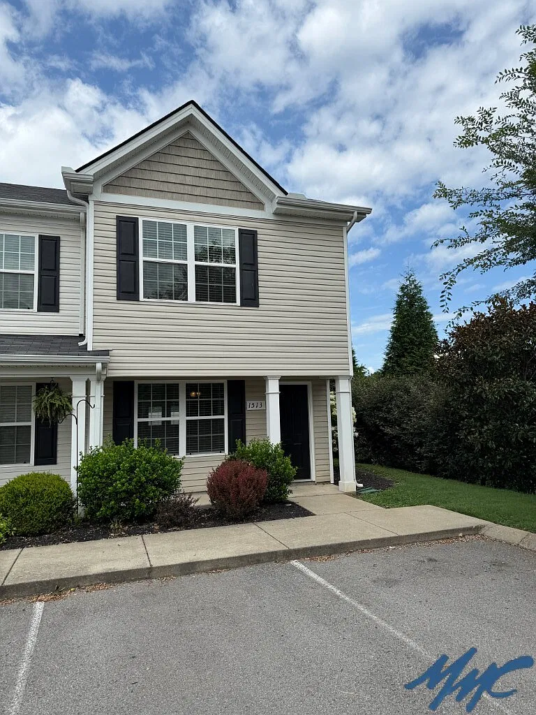 2 bed, 2.5 bath, 1128 sqft, $1,425 — Photo 1