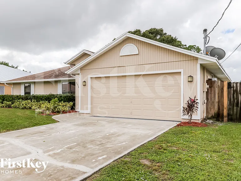 2078 SW Idaho Ln — Photo 3