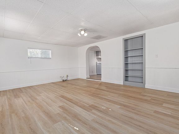 4th image of 6812 E Edgemont Ave