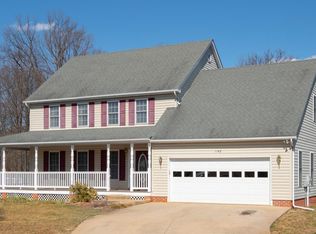 1142 Happy Ridge Dr, Front Royal, VA 22630