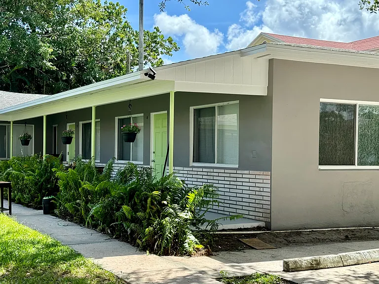 330 Almeria Rd — Photo 2