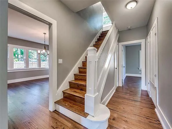 2213 N Shartel Ave — Photo 17