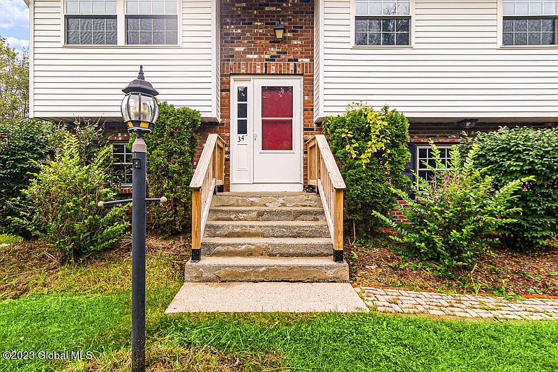 3rd image of 34 Cook Circle