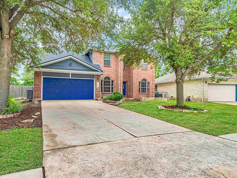 1622 Abbey Ln — Photo 1