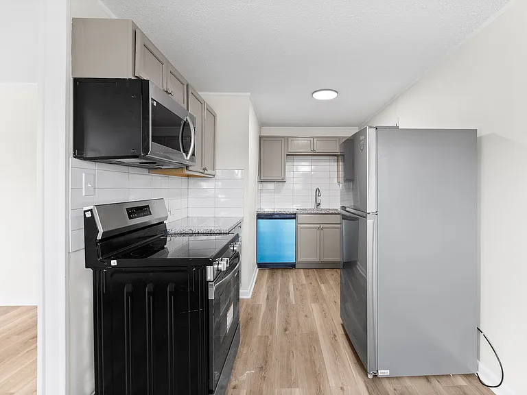 1471 Miller St — Photo 5