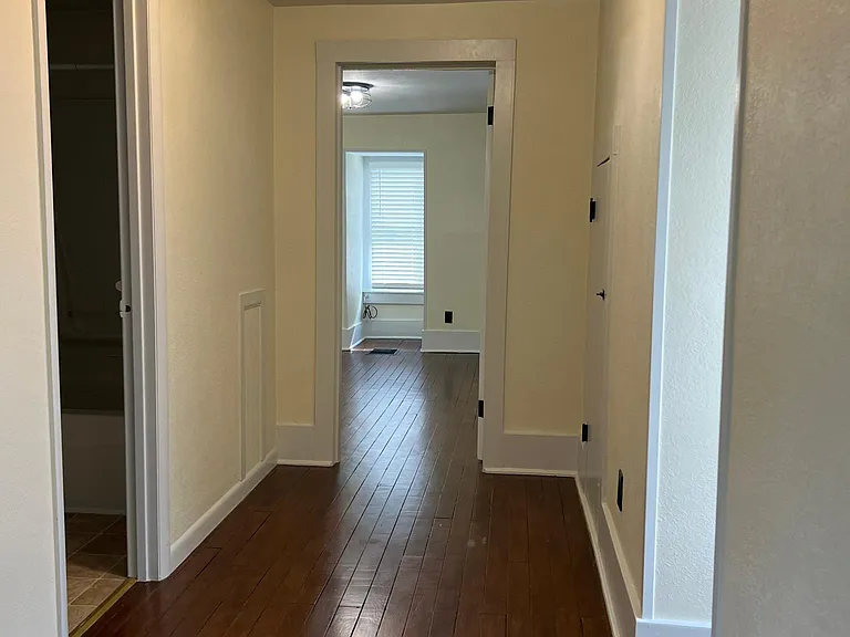 906 Main St — Photo 6