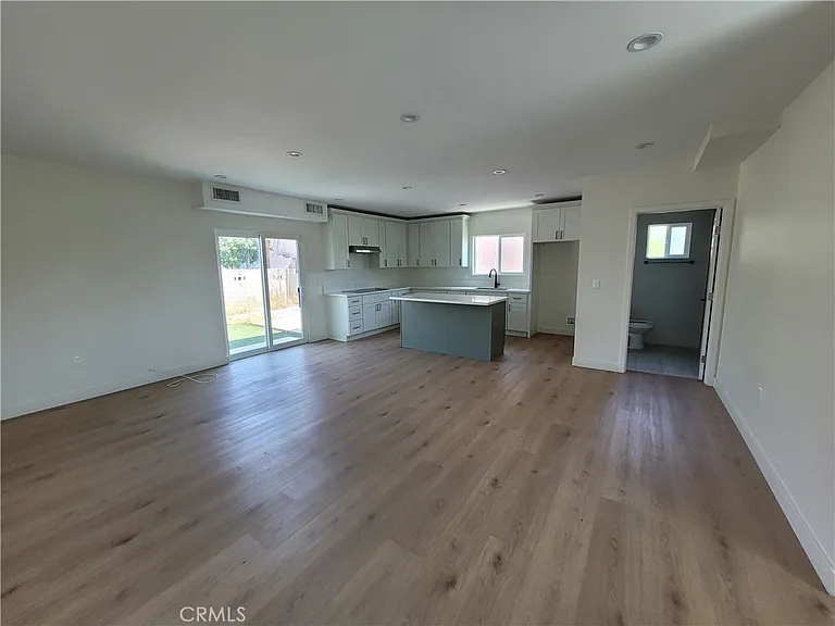 11864 Borden Ave — Photo 6