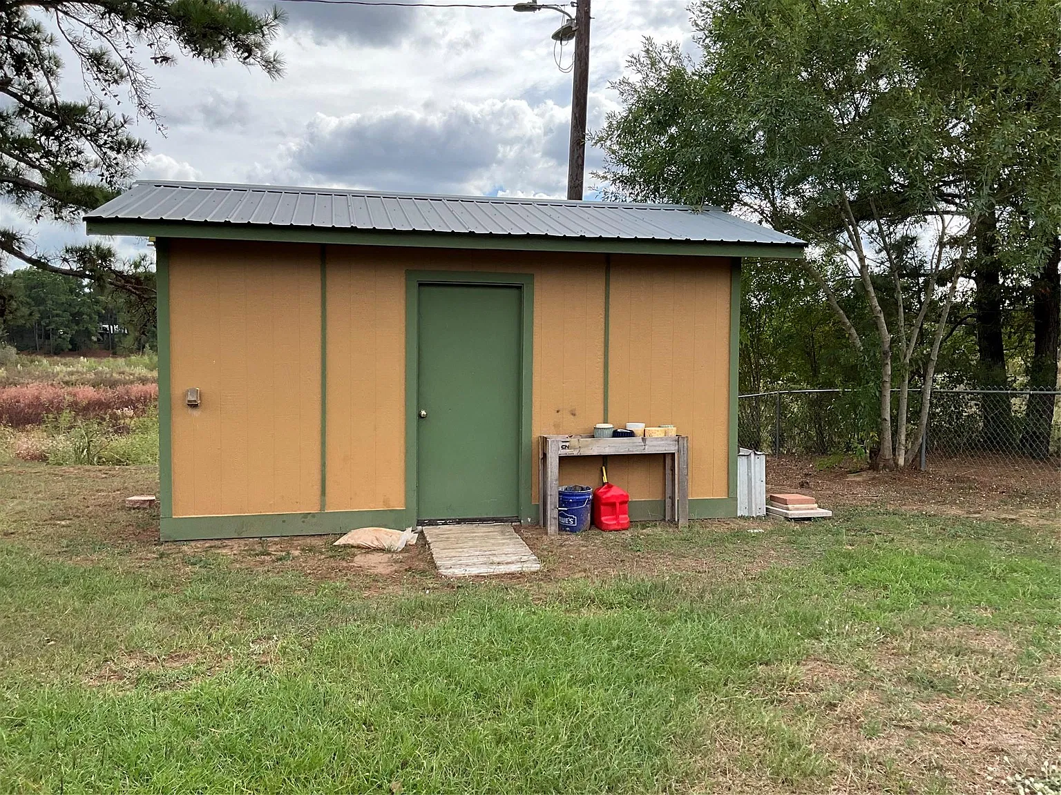 2 bed, 1.0 bath, 936 sqft, $1,400 — Photo 2