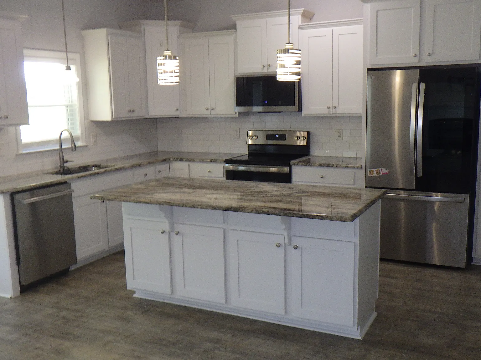 3 bed, 2537 sqft, $2,400 — Photo 3