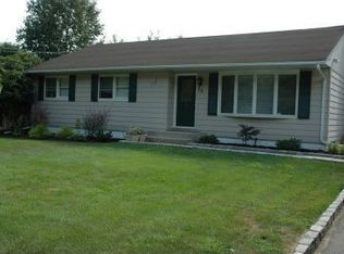 70 Lewis Rd, East Quogue, NY 11942