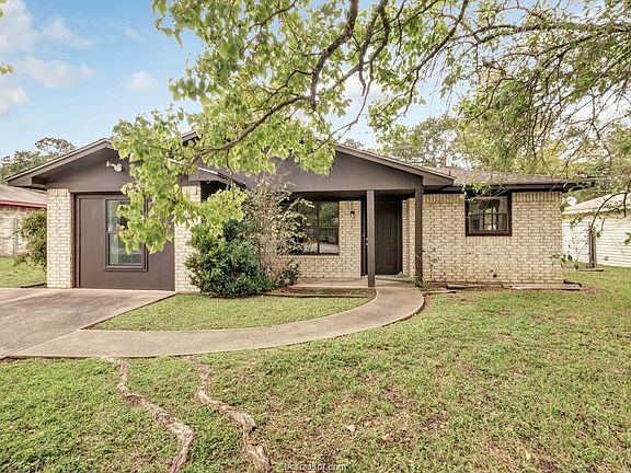 3rd image of 4533 Woodbend Dr