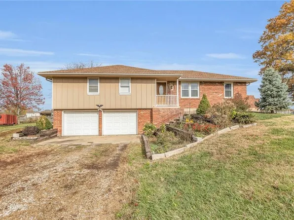 8002 E 235th St, Peculiar, MO 64078