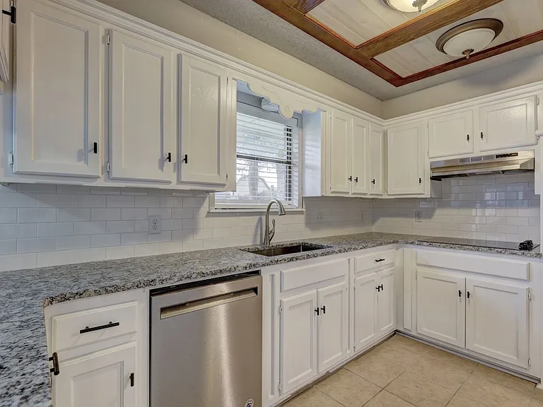 1208 NE 22nd St — Photo 10